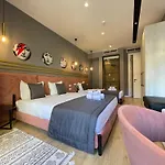 Retreat Apartments