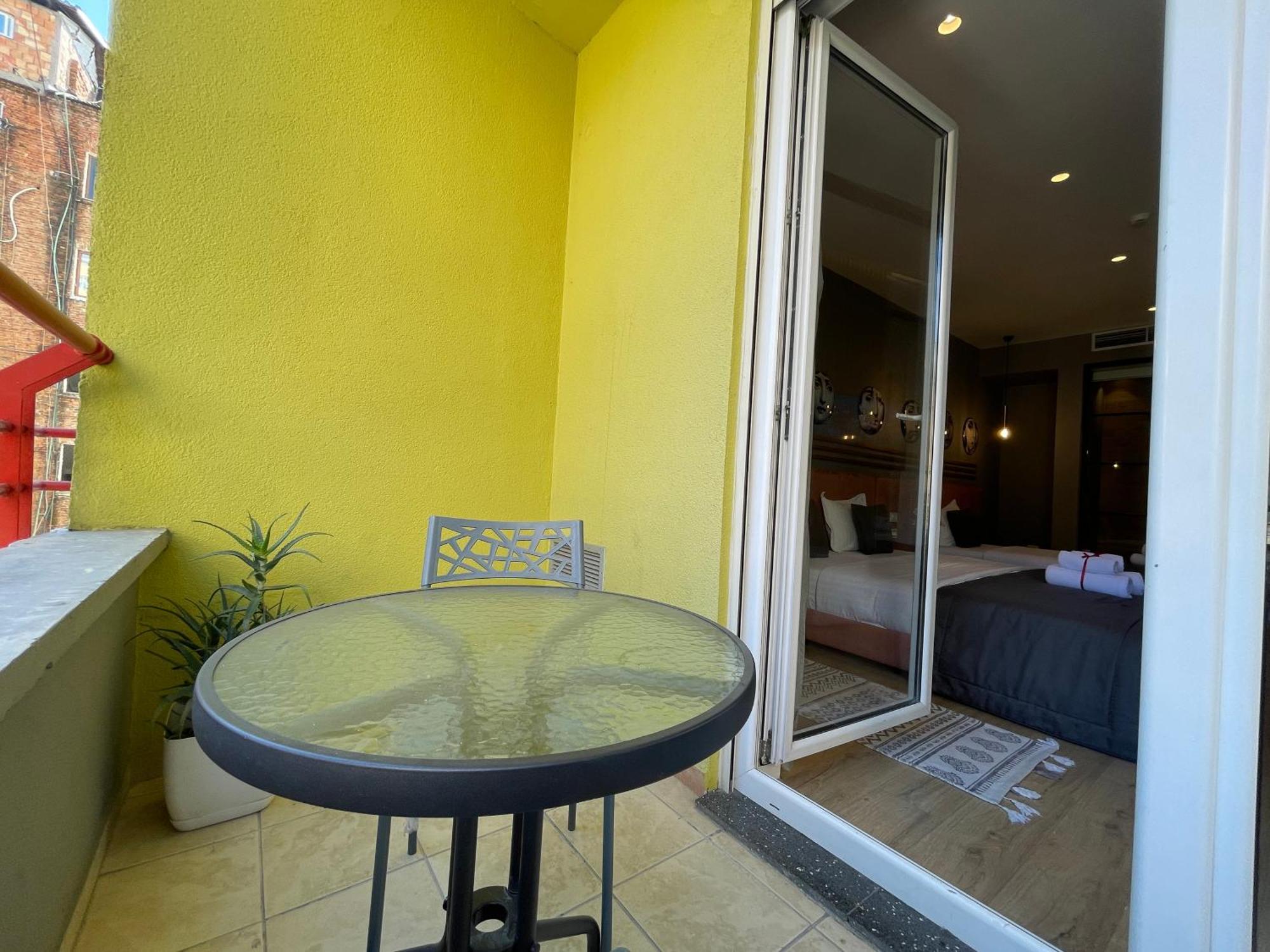 Retreat Aparthotel *