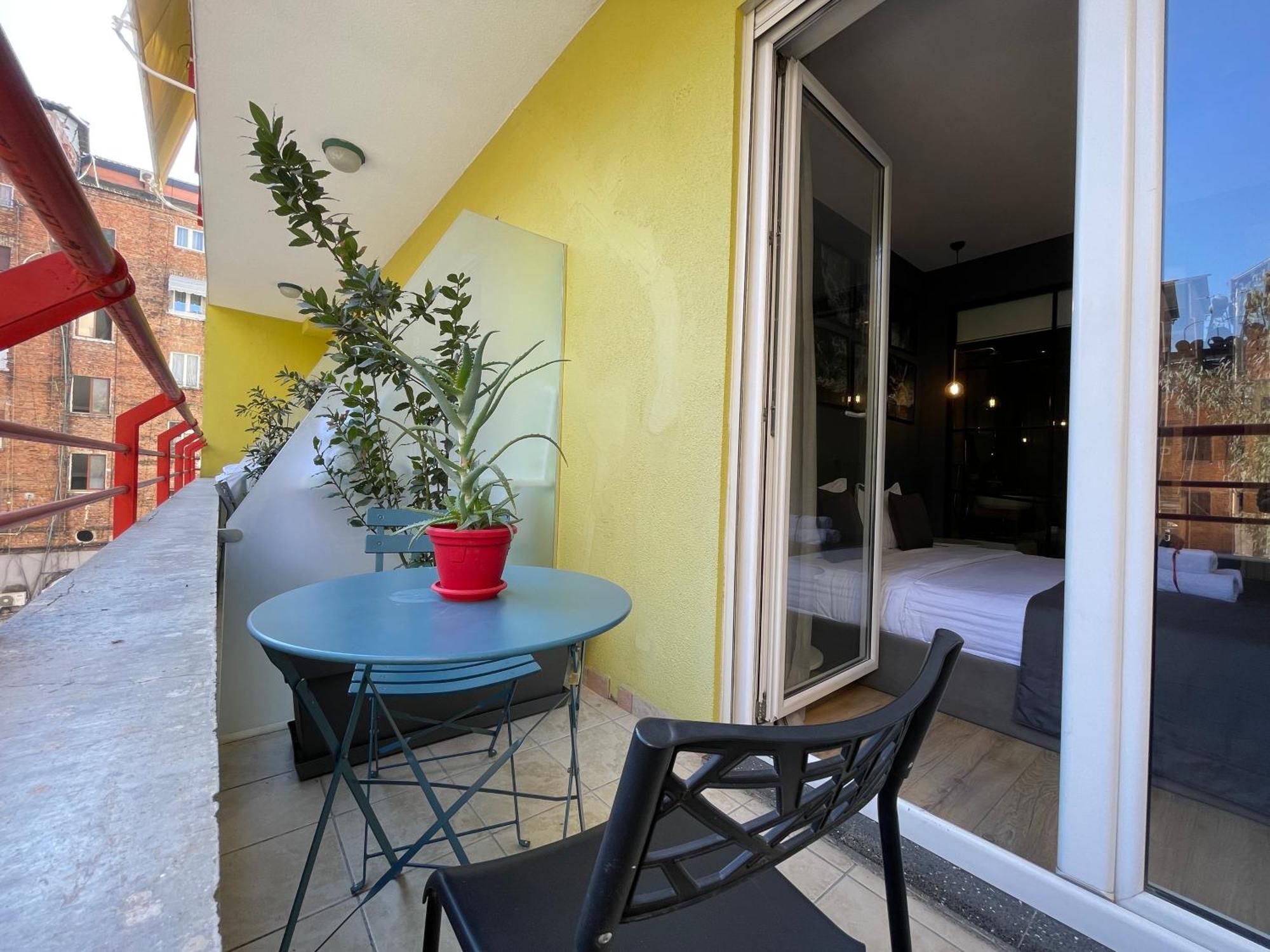 Retreat Aparthotel *